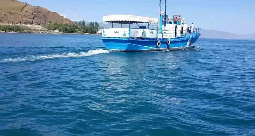 Gita in barca sul lago Sevan