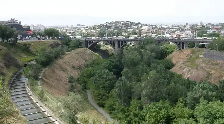 Hrazdan Gorge nature walk