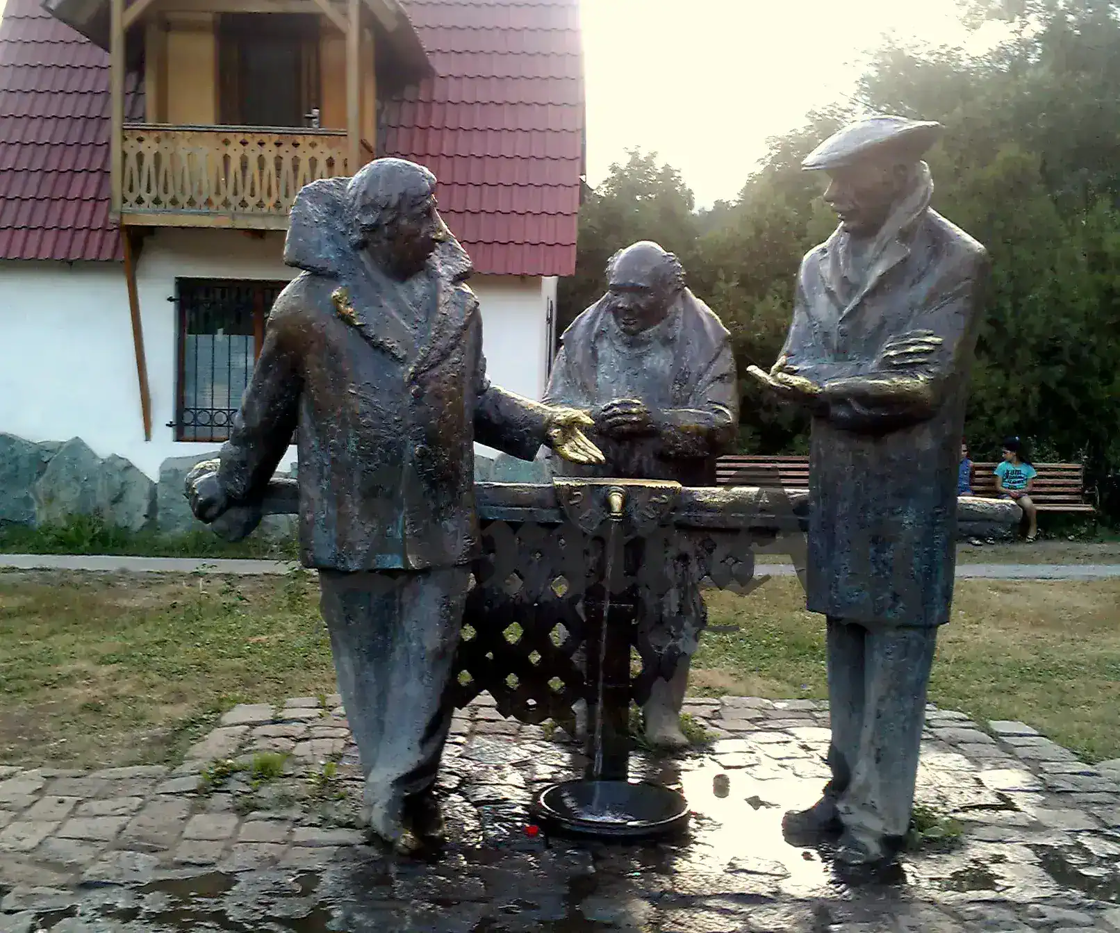 Sosta fotografica presso la statua di Mimino (Dilijan)