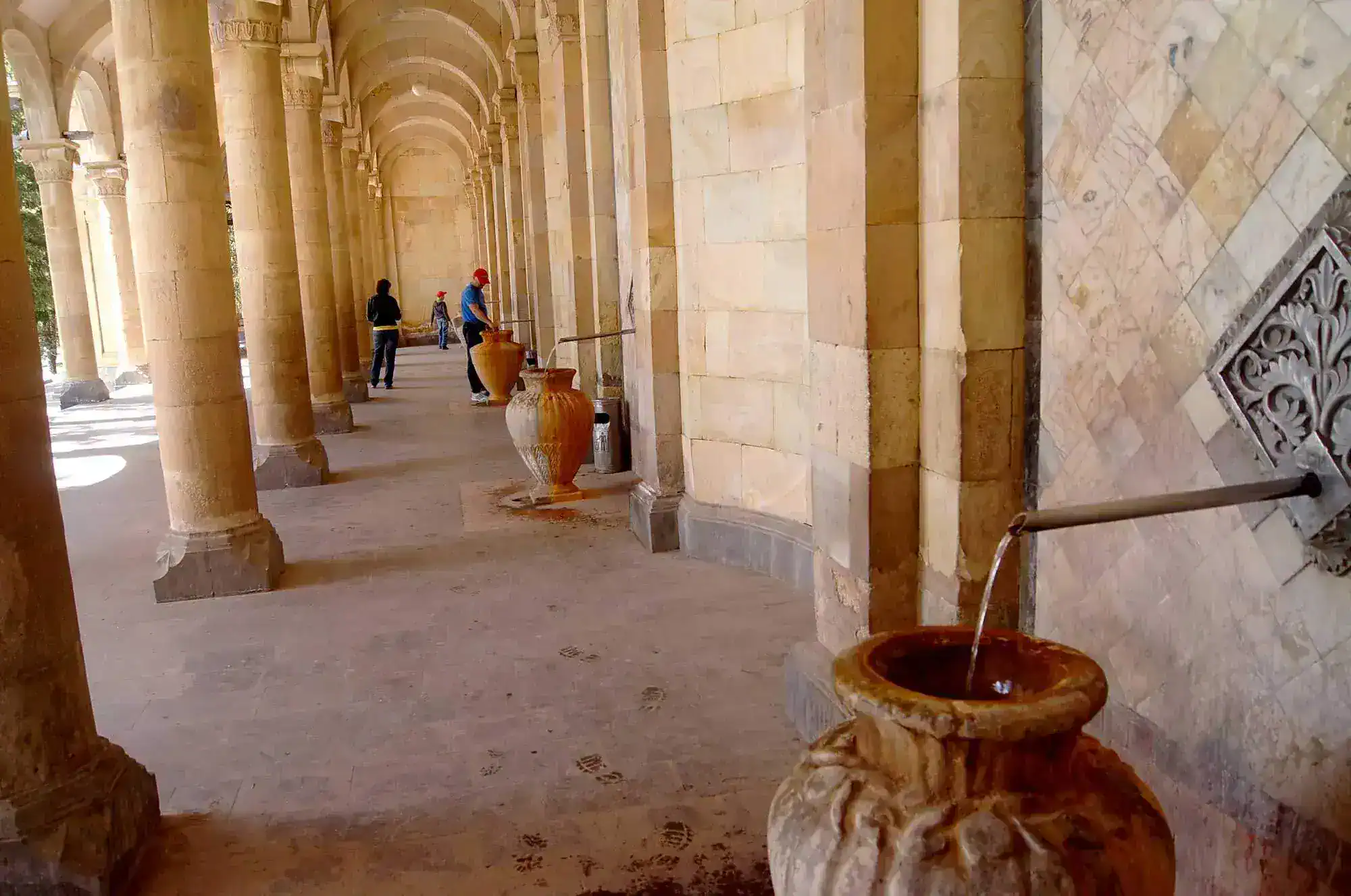 Mineralwasserverkostung in der „Jermuk Gallery of Water“