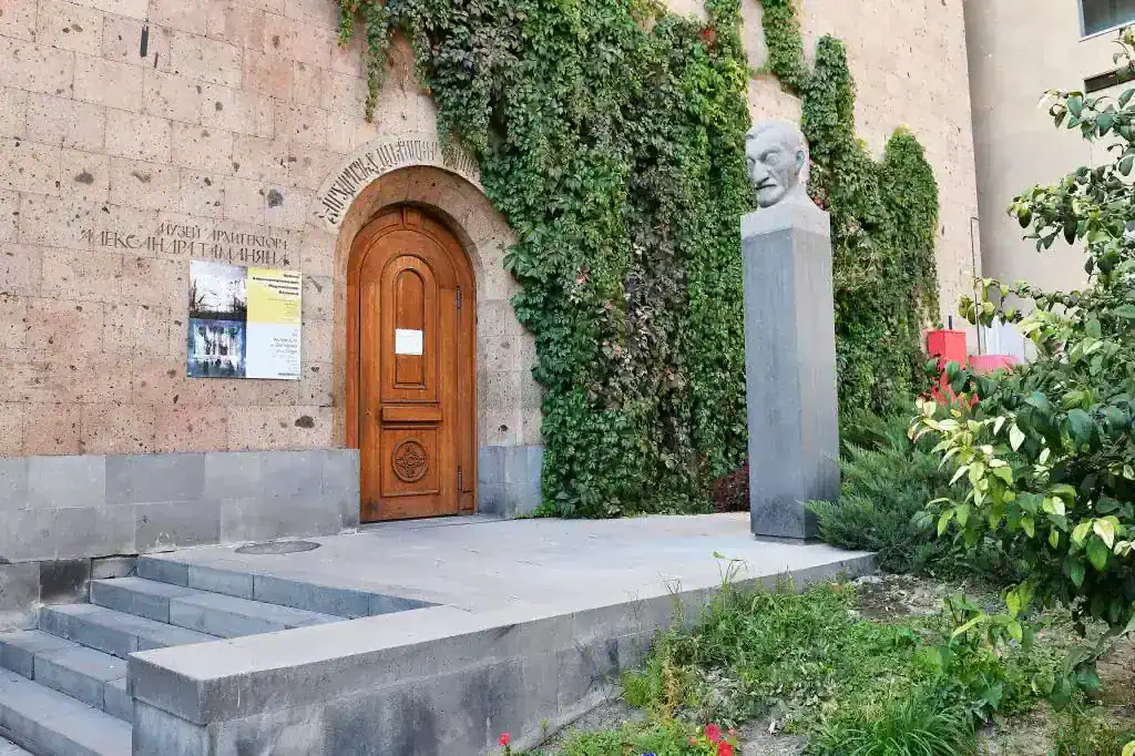National Museum-Institute of Architecture (Tamanian)