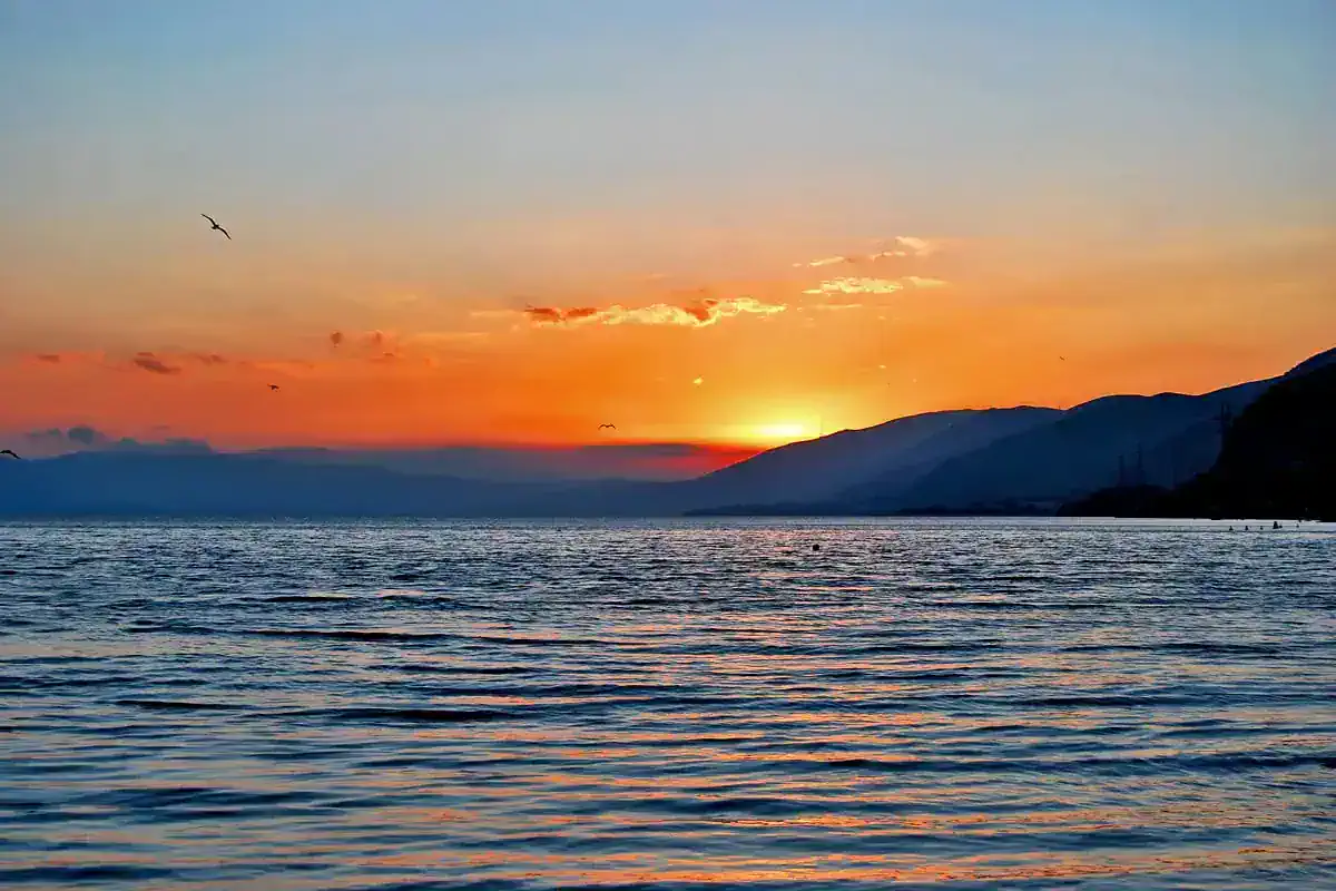 Nuotare nel lago Sevan