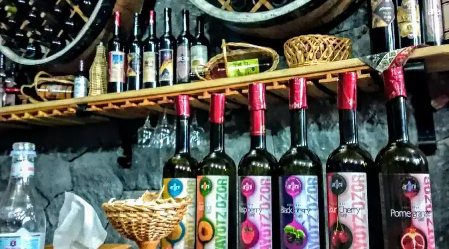 Weinverkostung in der Weinkellerei Areni